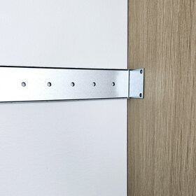 Peitesivulevyn asennusapurauta